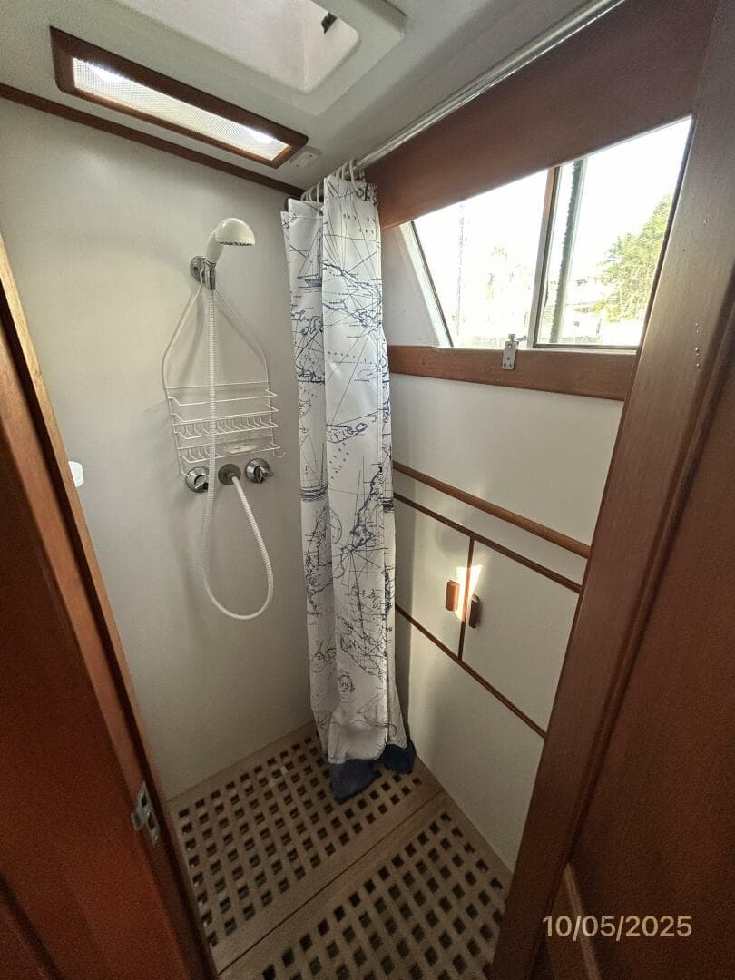 42' Grand Banks master stateroom shower