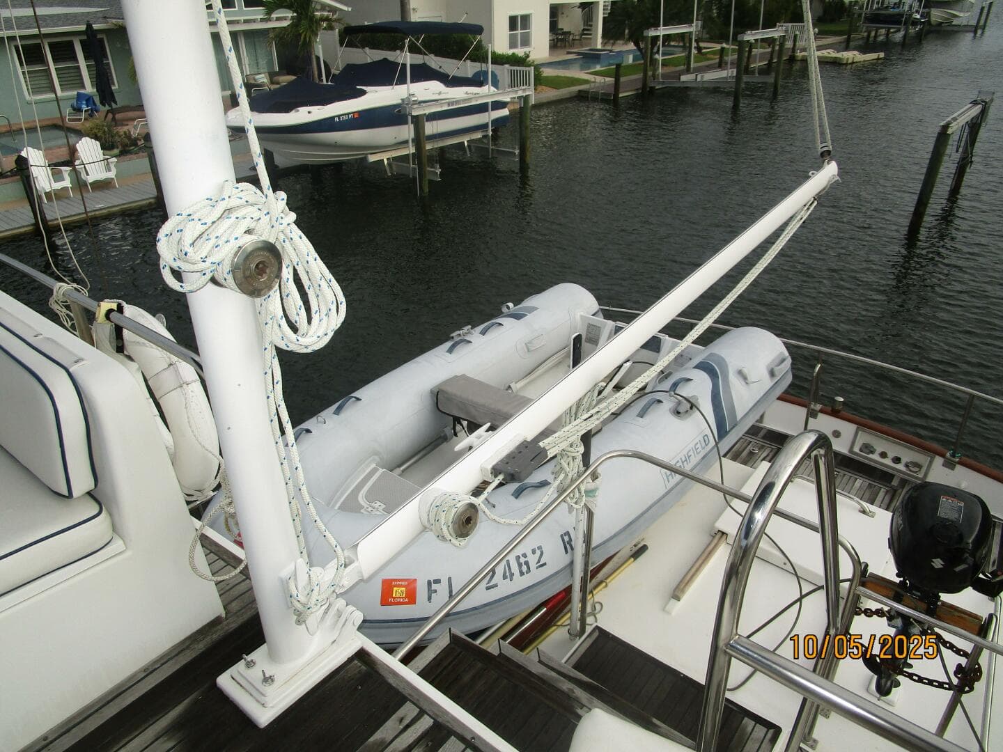42' Grand Banks mast & boom davit