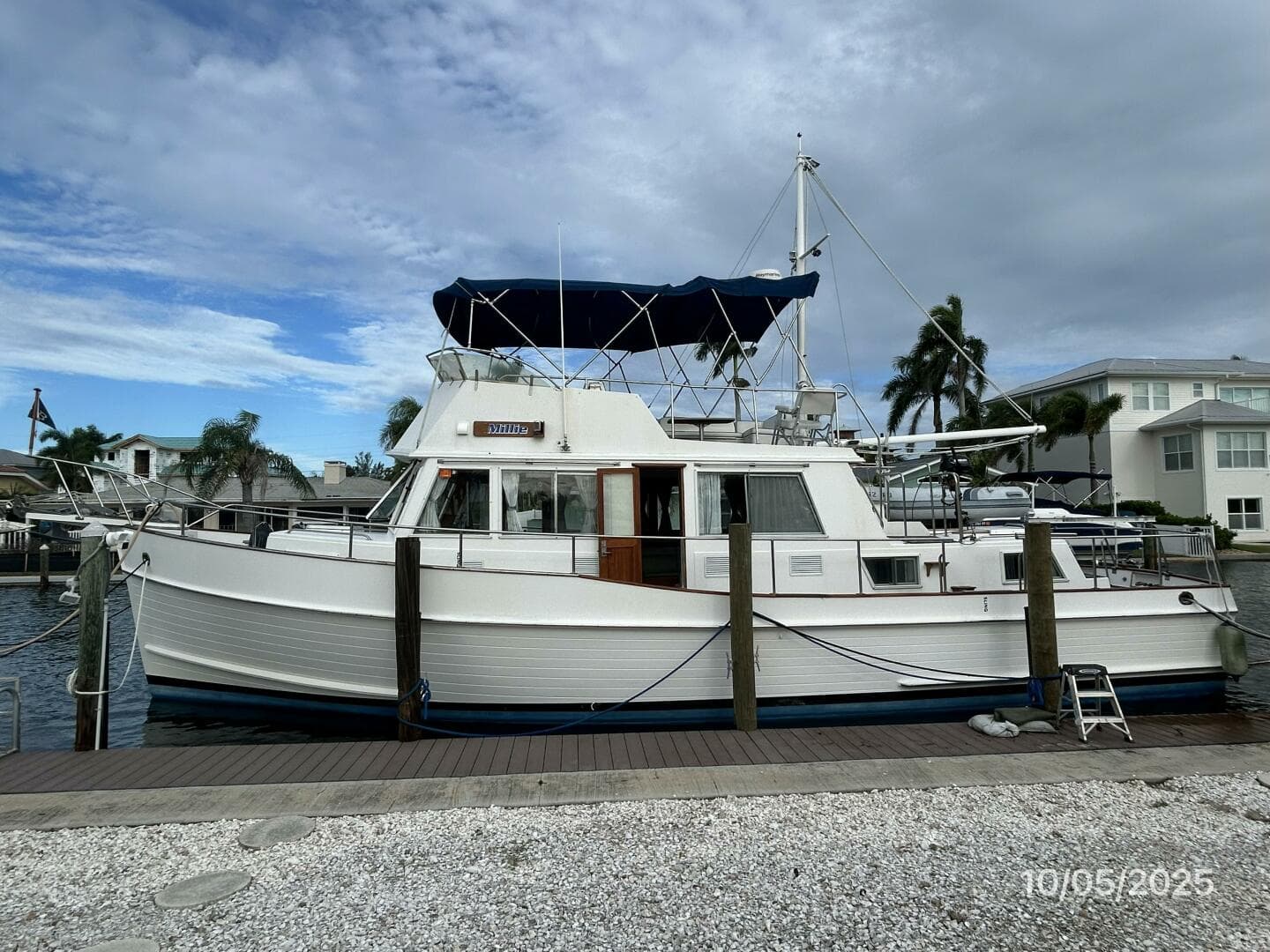 42' Grand Banks port profile2