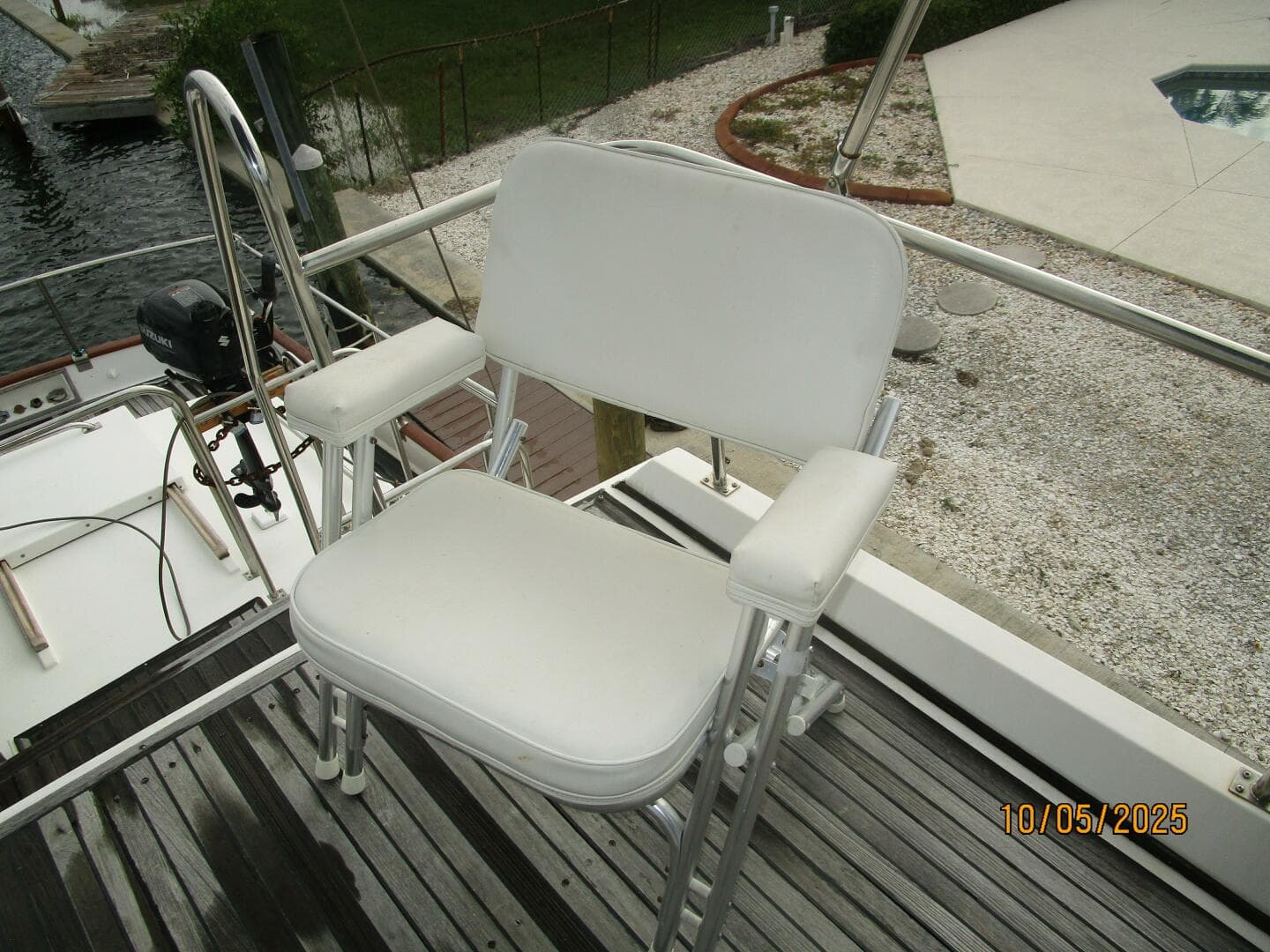 42' Grand Banks flybridge deck chair