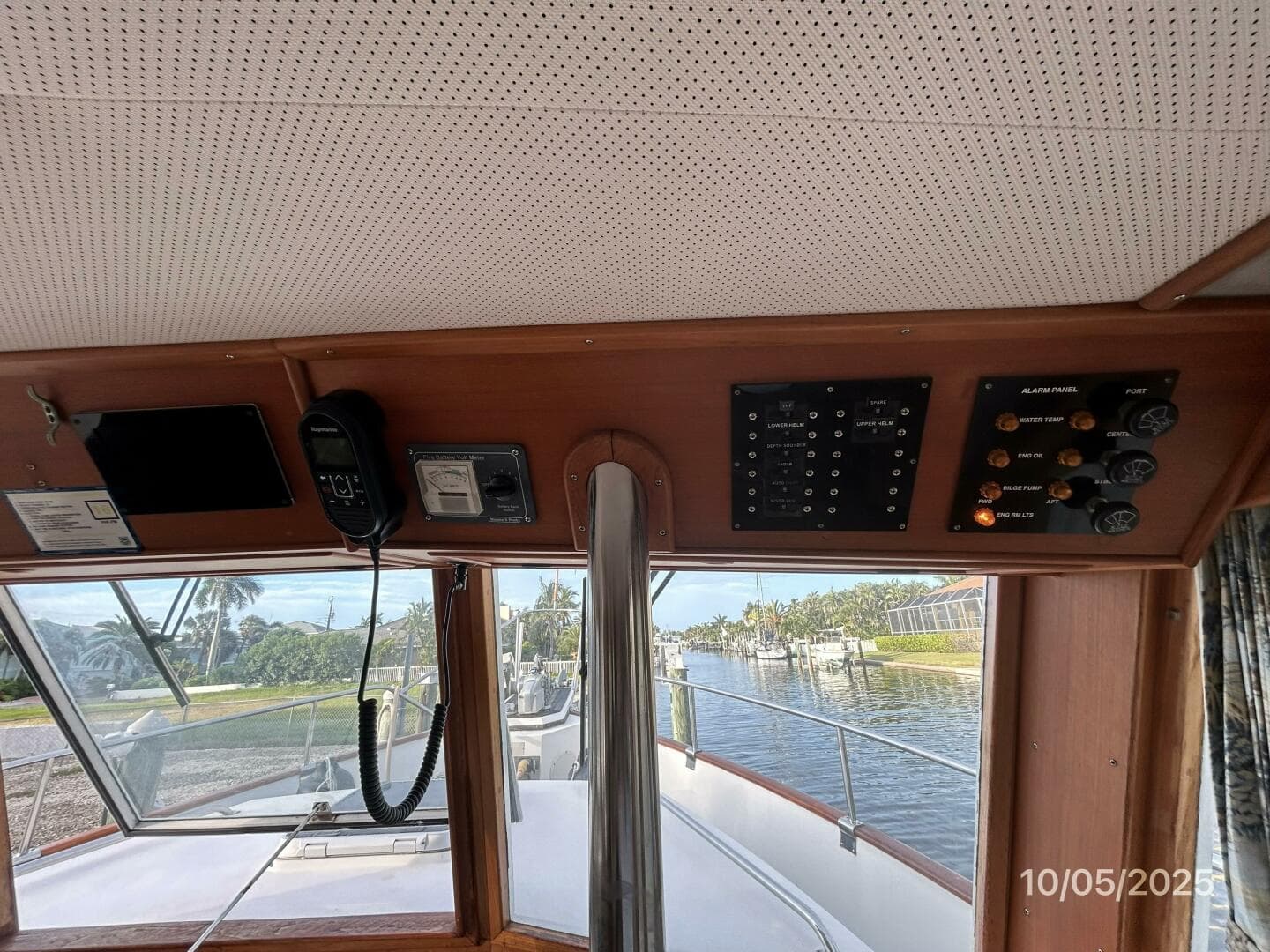 42' Grand Banks lower helm overhead electronics