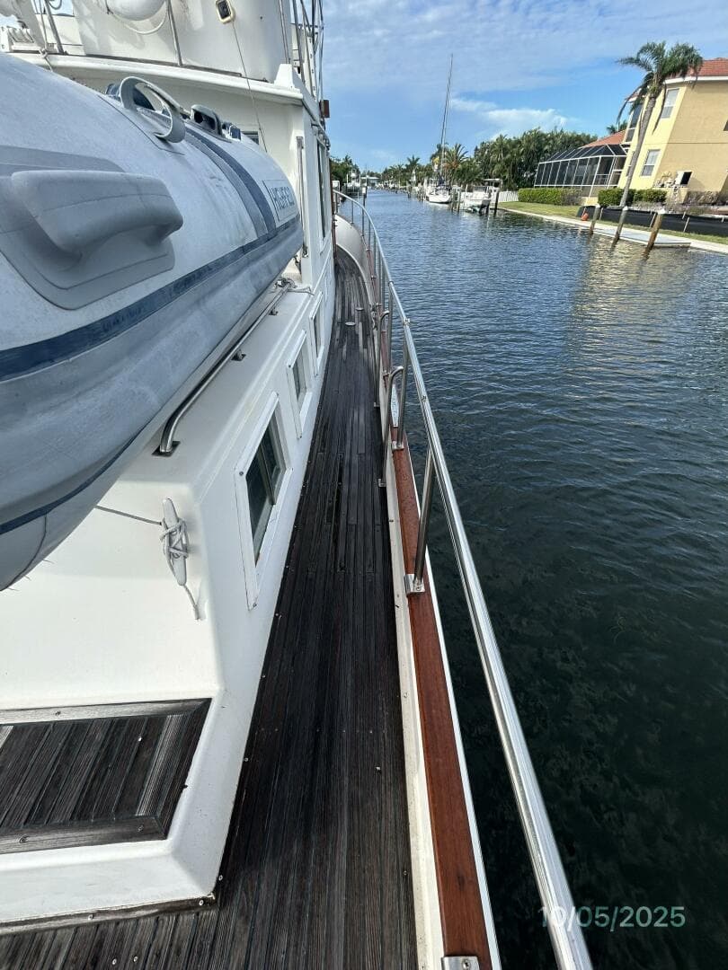 42' Grand Banks starboard side deck1