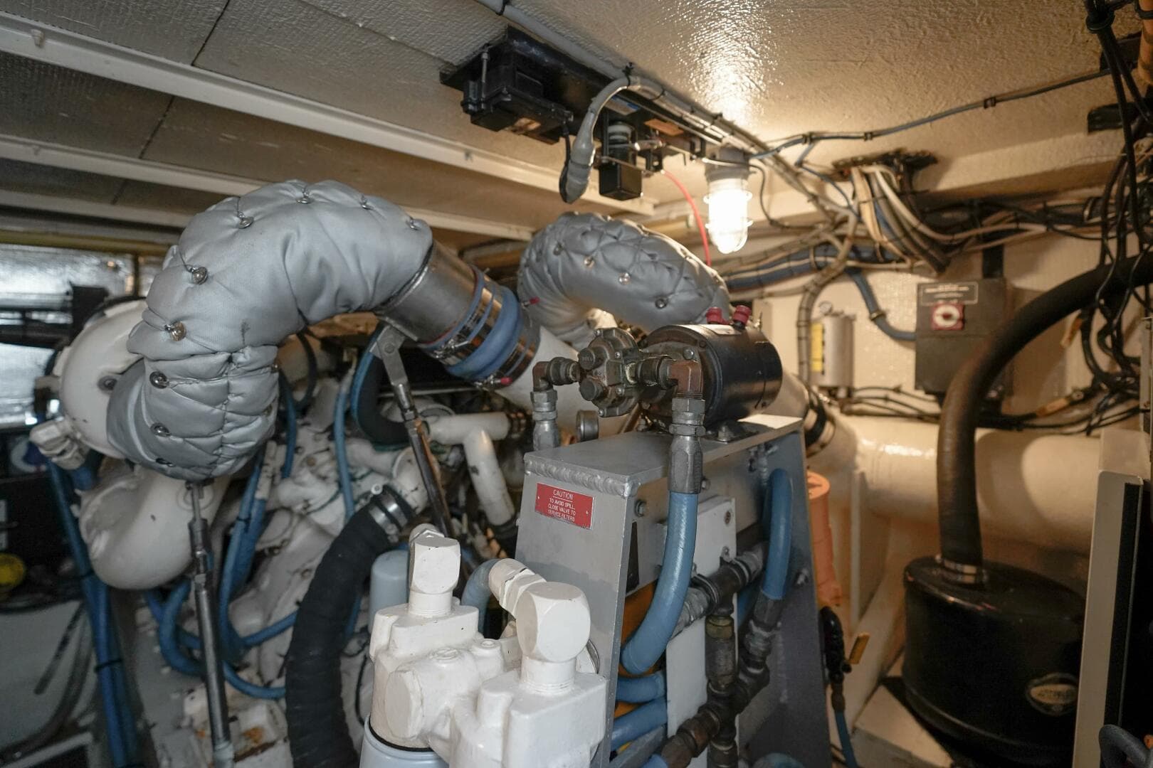 1994 Hatteras 46 Convertible- CHANGE ORDER- Engine Room