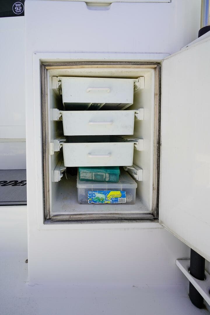 1994 Hatteras 46 Convertible- CHANGE ORDER- Tackle Storage