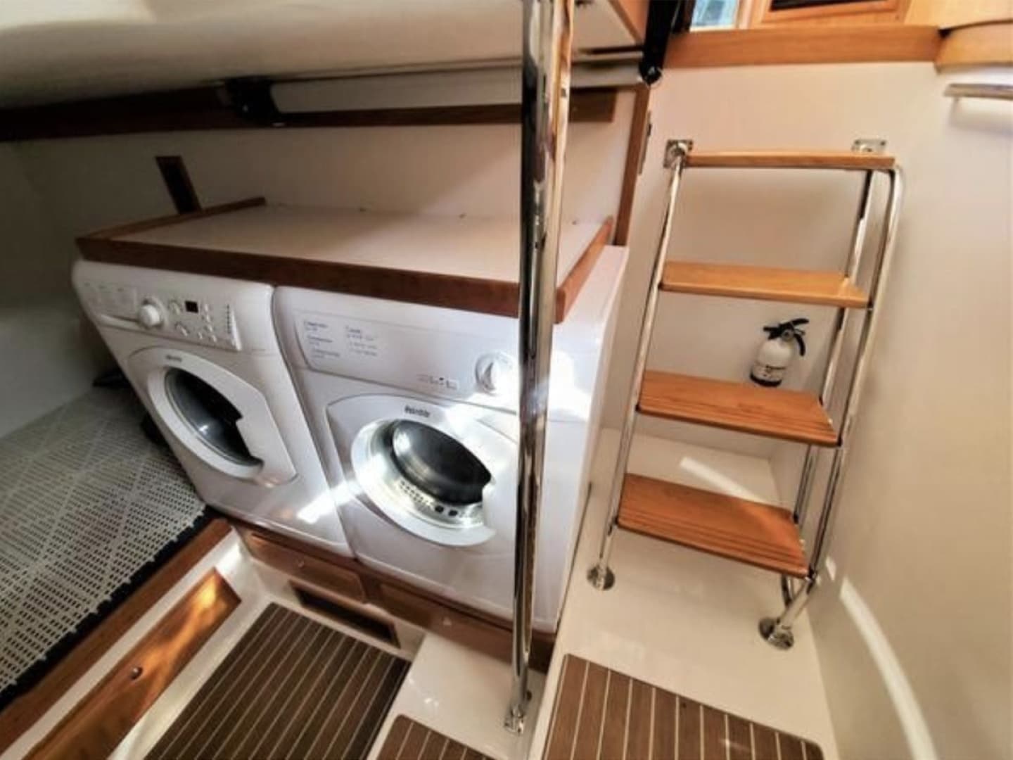 _Sabre48FB_DefyGravity_WasherandDryer