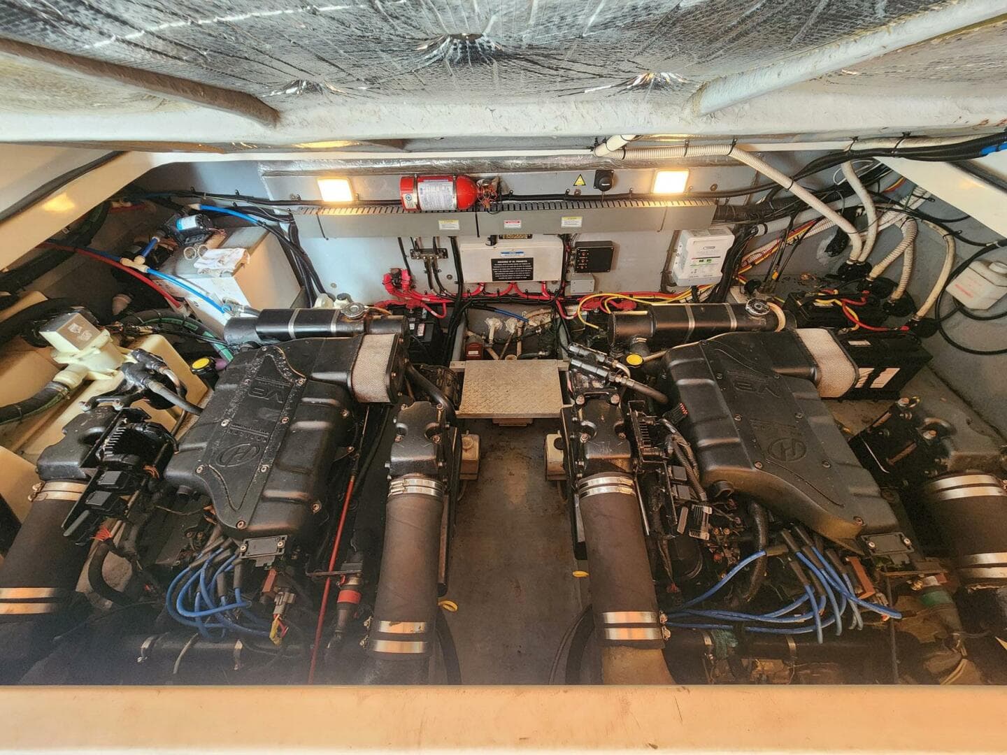 2000 Sea Ray 330 Express Cruiser