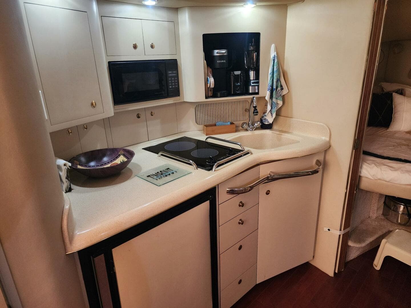 2000 Sea Ray 330 Express Cruiser