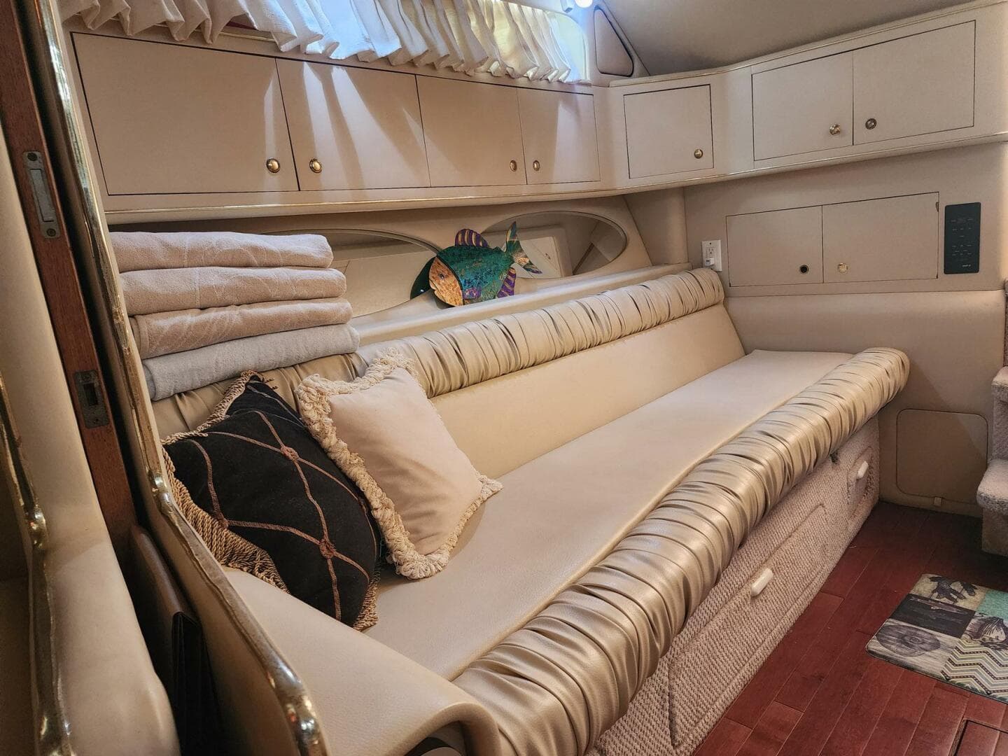 2000 Sea Ray 330 Express Cruiser