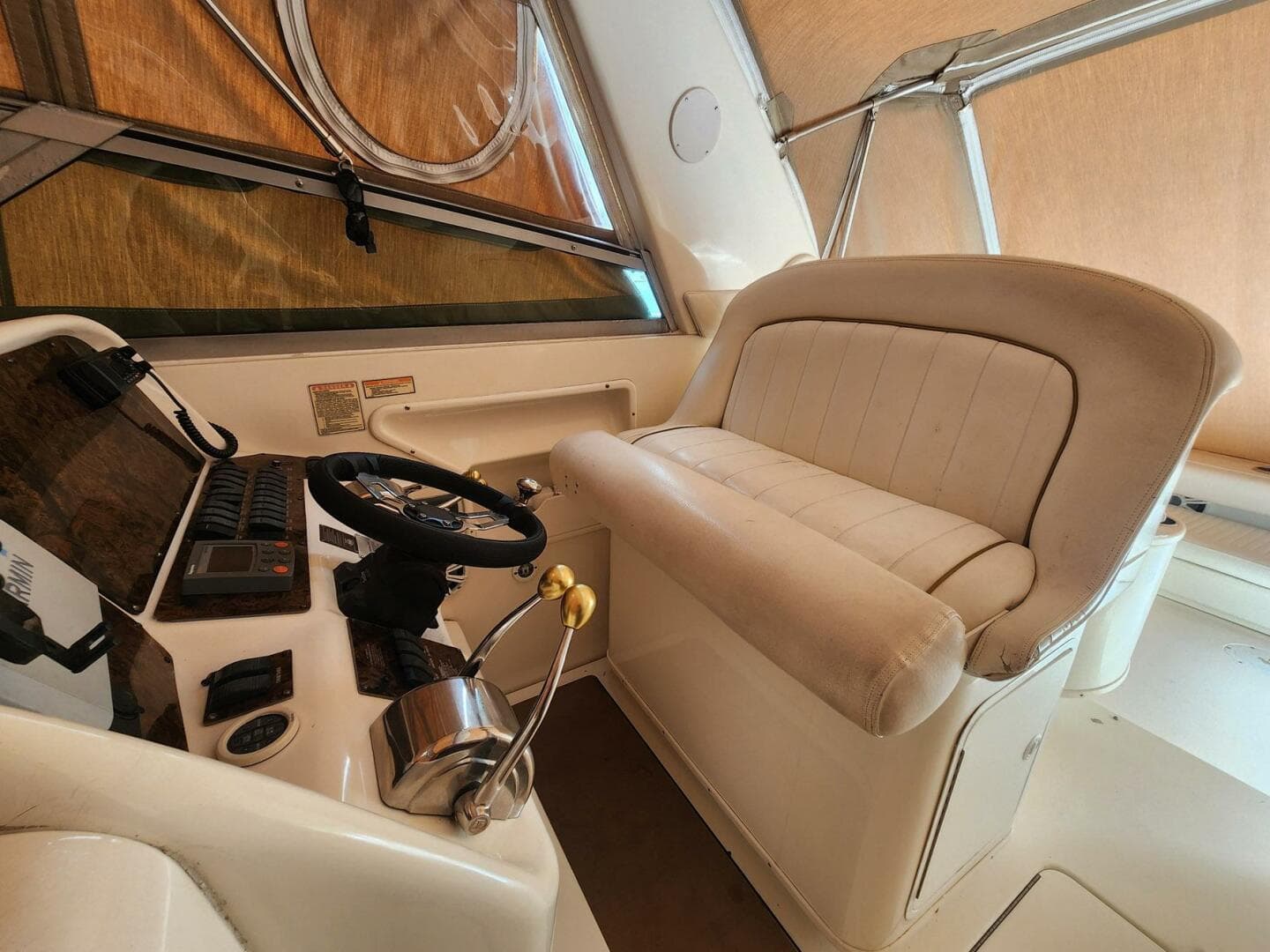 2000 Sea Ray 330 Express Cruiser