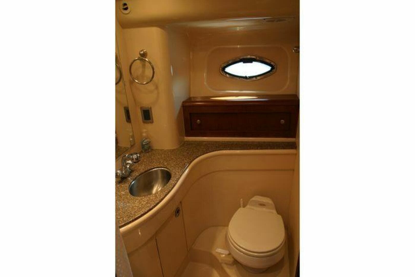 2005 Meridian 411 Sedan