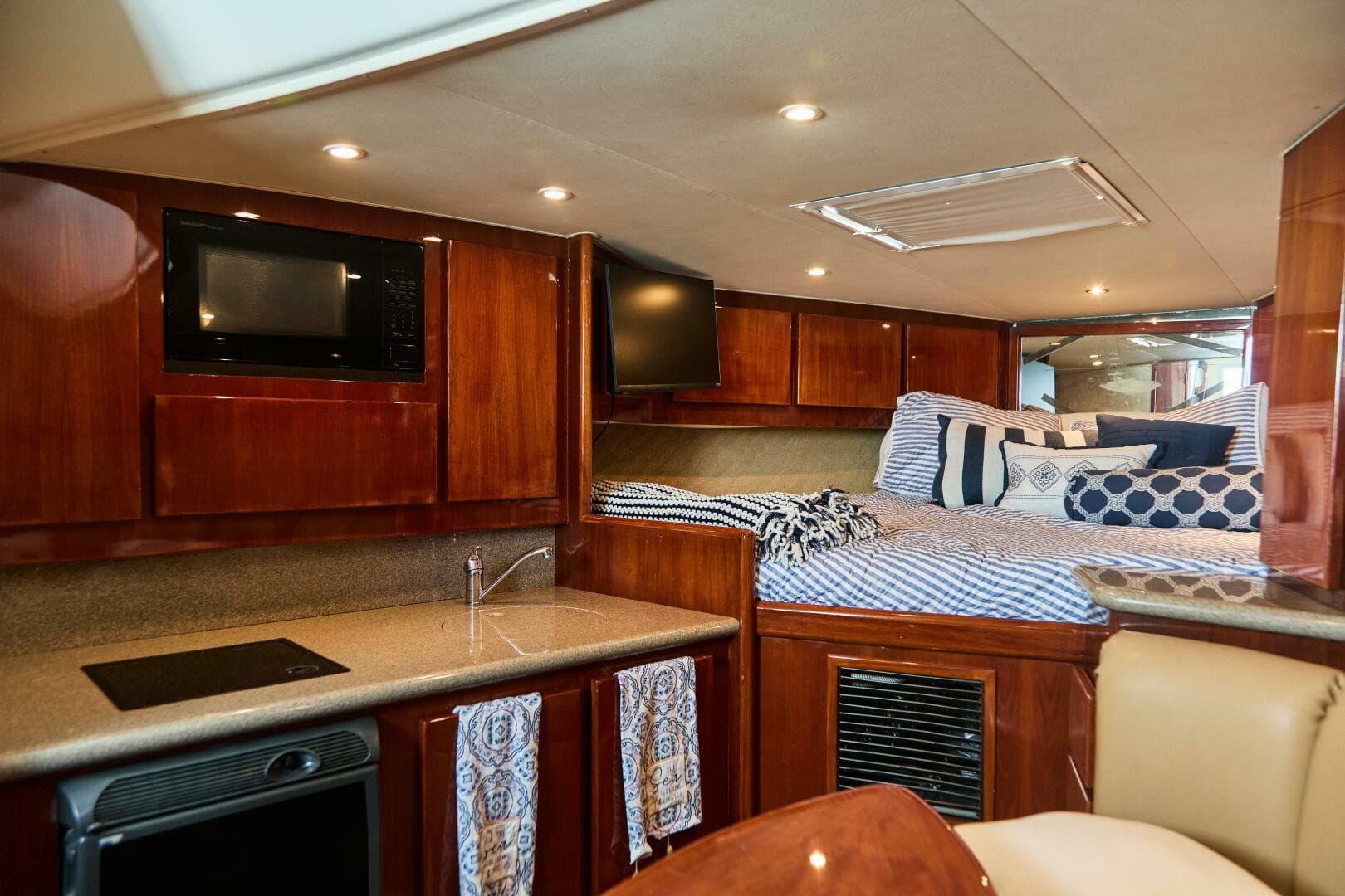 2003 Egg Harbor Predator Express