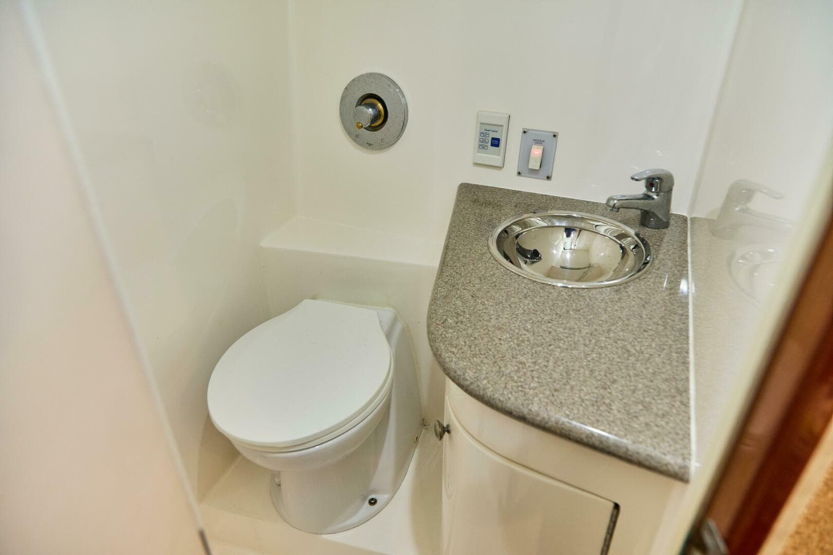 2003 Egg Harbor Predator Express