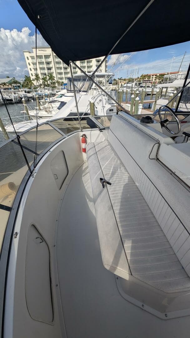 1994 Carver 370 AFT CABIN