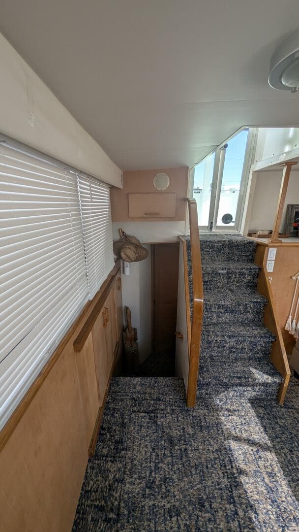 1994 Carver 370 AFT CABIN