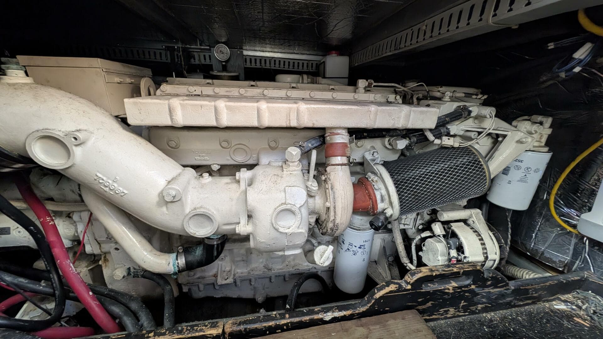 1994 Carver 370 AFT CABIN