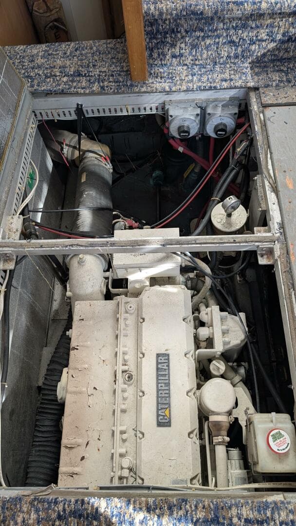 1994 Carver 370 AFT CABIN