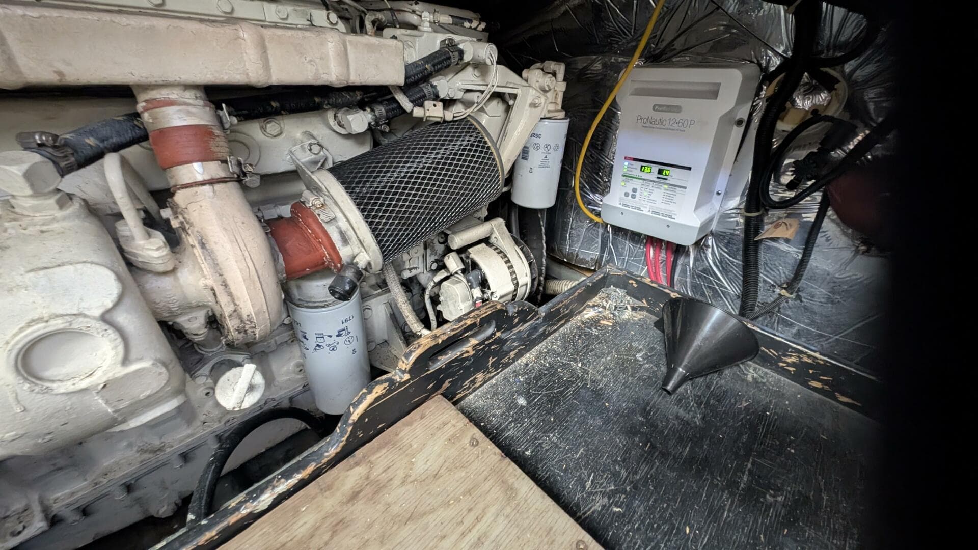 1994 Carver 370 AFT CABIN