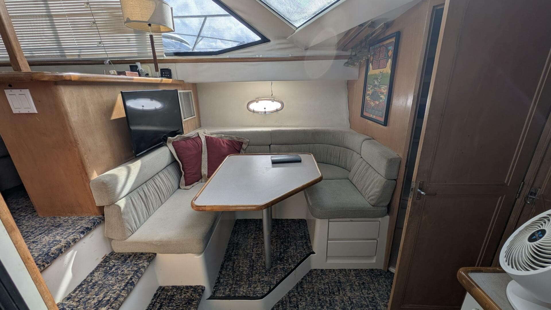 1994 Carver 370 AFT CABIN