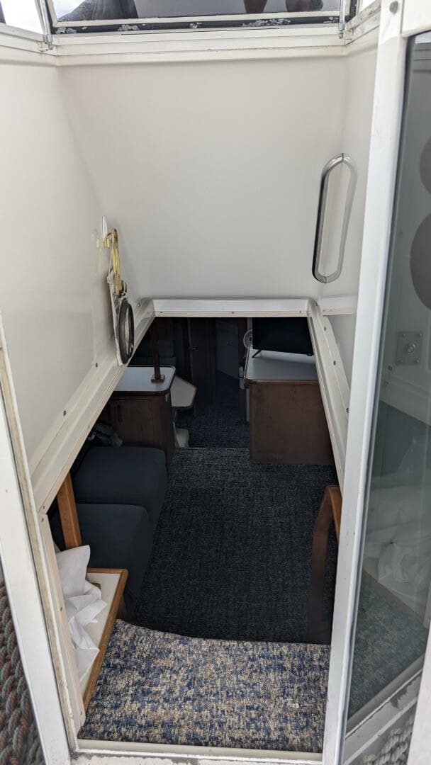 1994 Carver 370 AFT CABIN