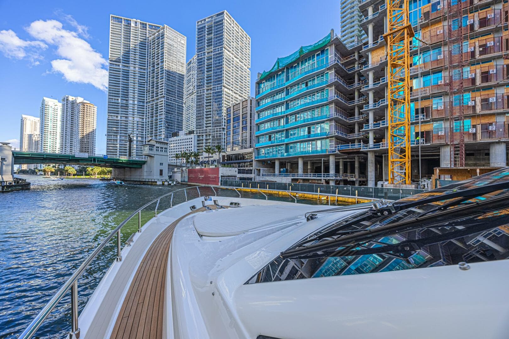 2011 Ferretti Yachts 830