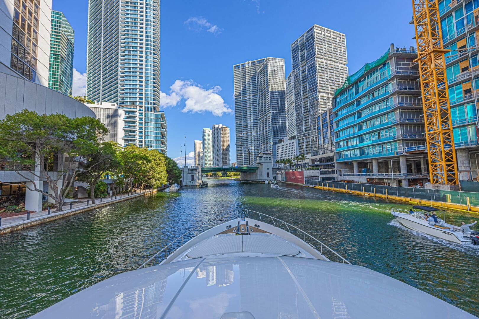 2011 Ferretti Yachts 830