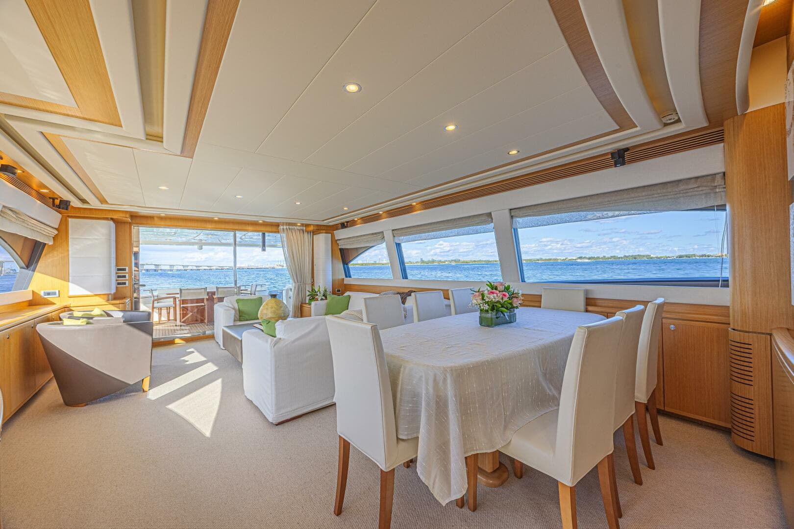 2011 Ferretti Yachts 830