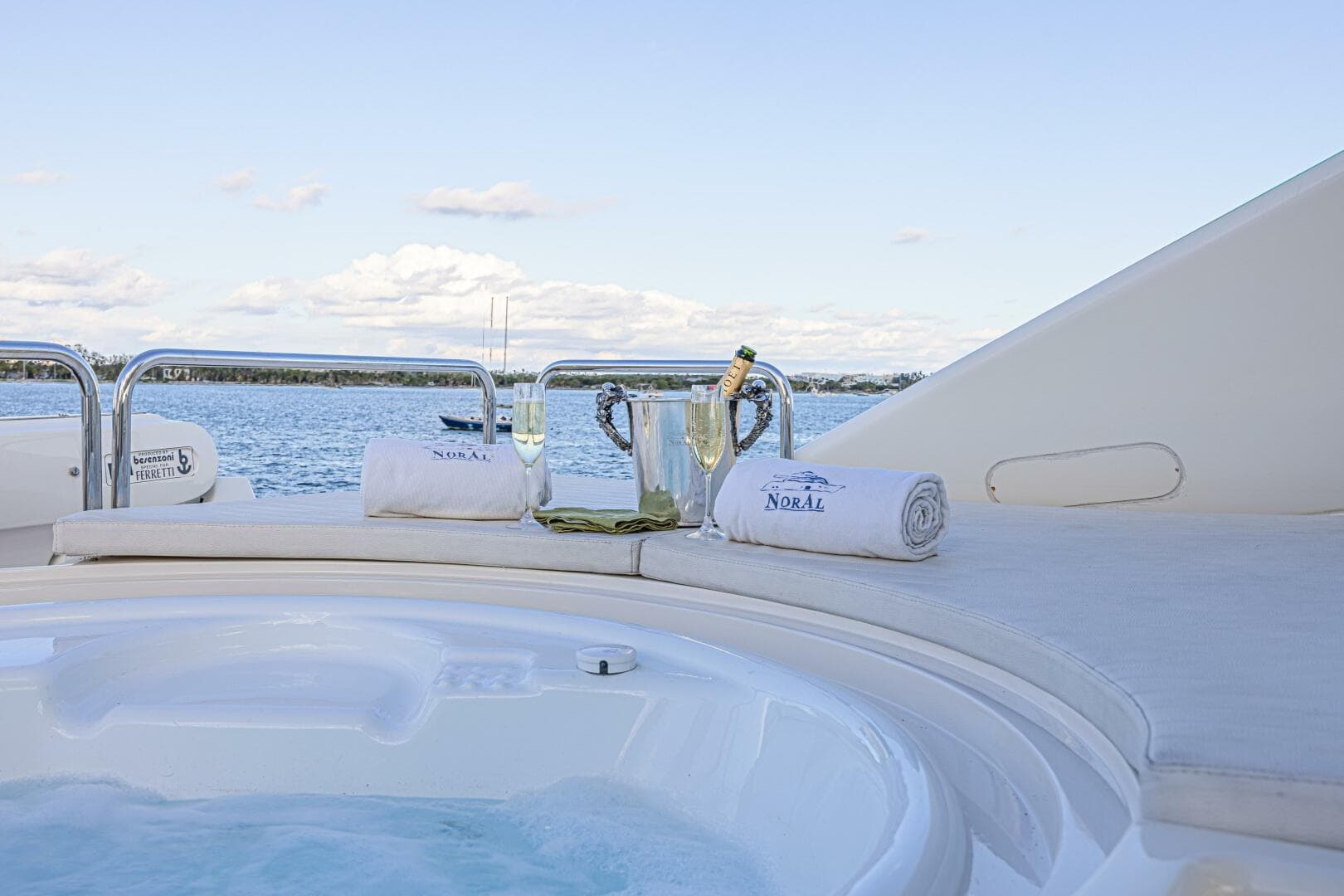 2011 Ferretti Yachts 830