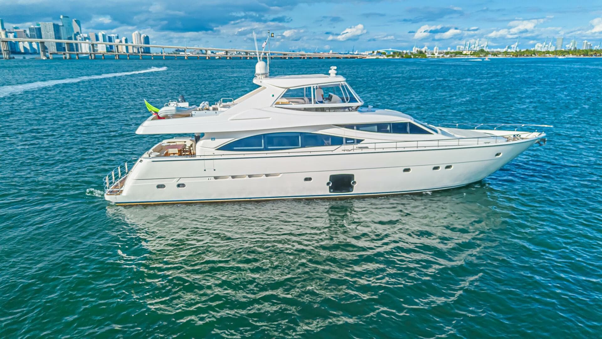 2011 Ferretti Yachts 830