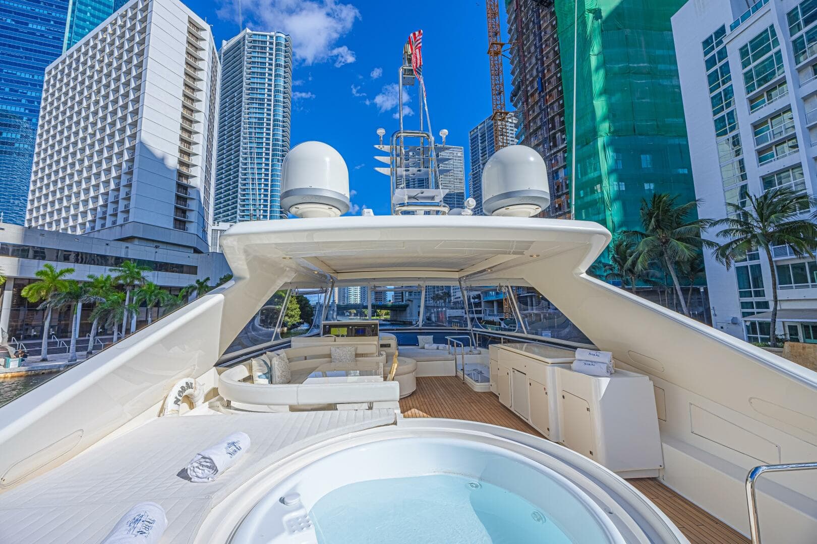 2011 Ferretti Yachts 830