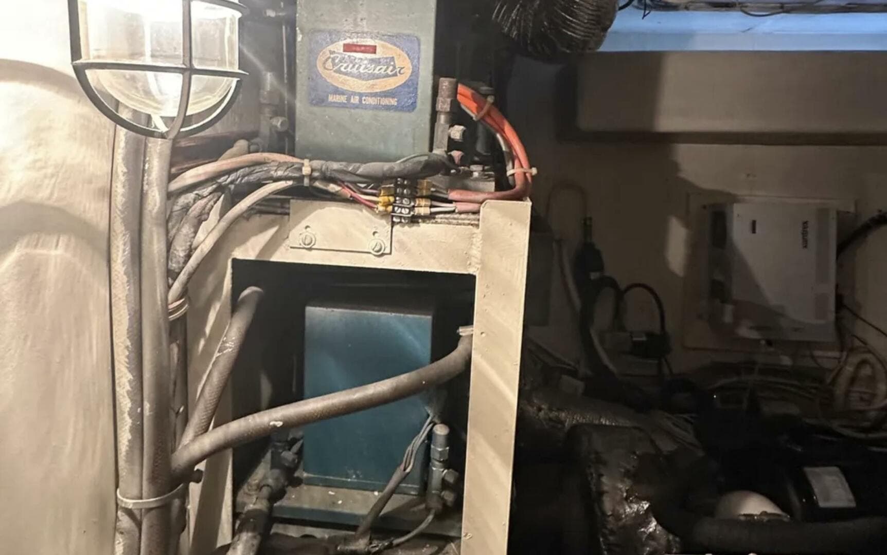 1974 Hatteras 58 Yachtfish