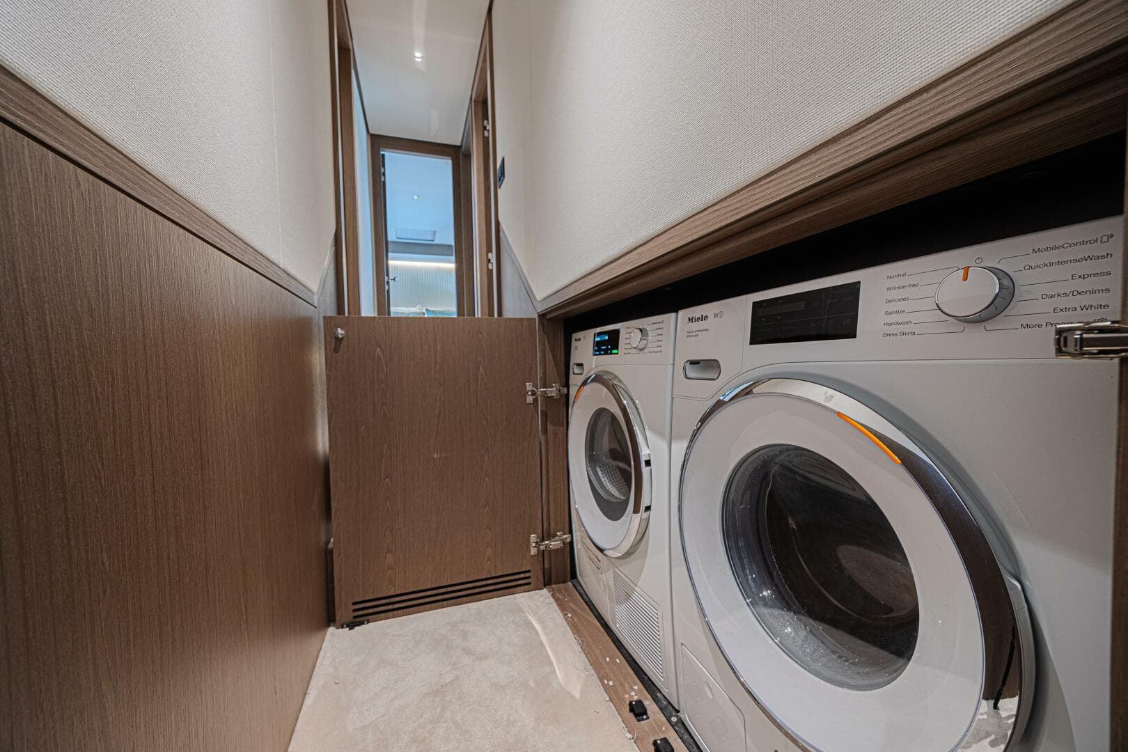 2022 Azimut Magellano 66