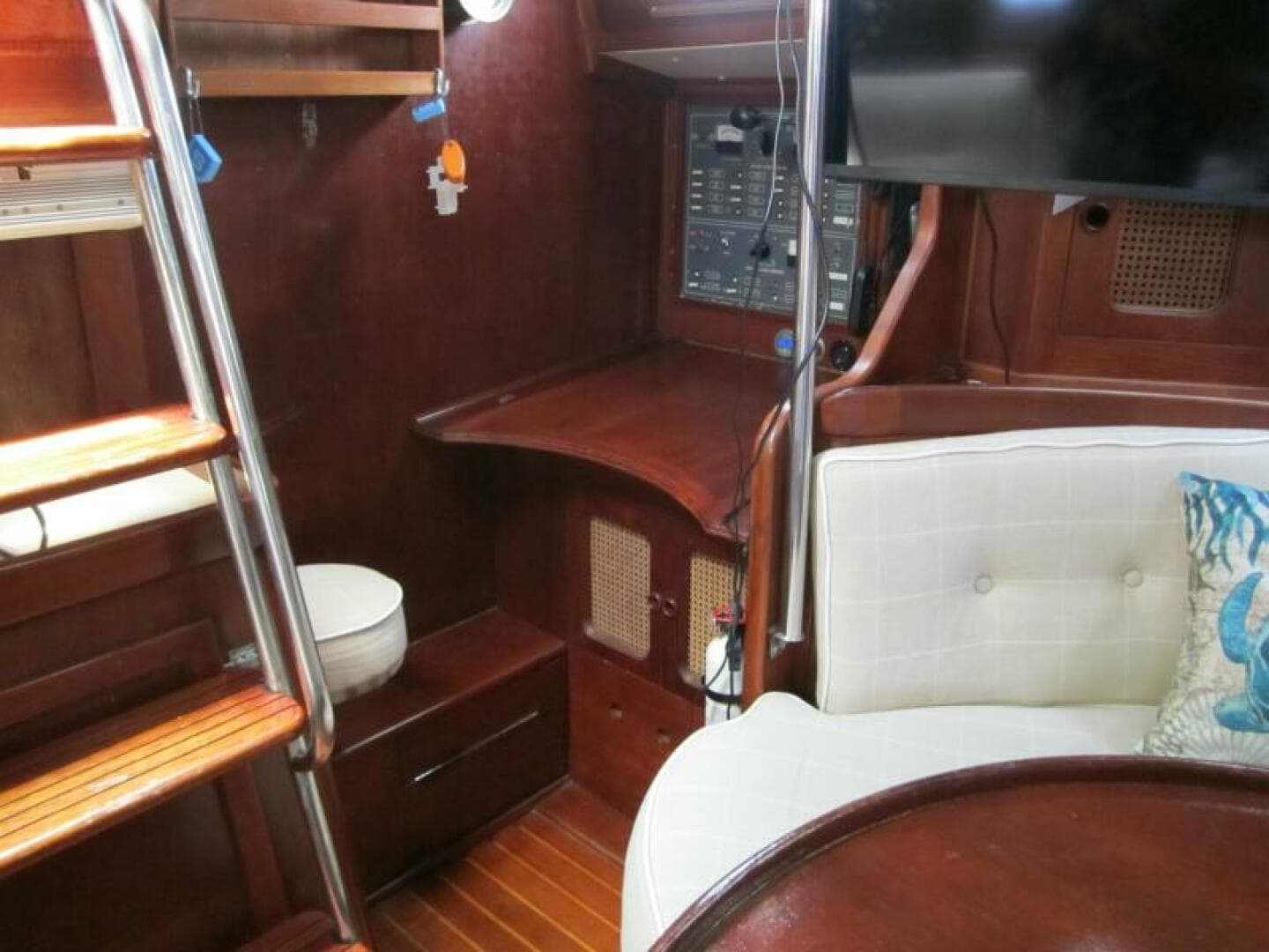 1985 Endeavour 38 CC