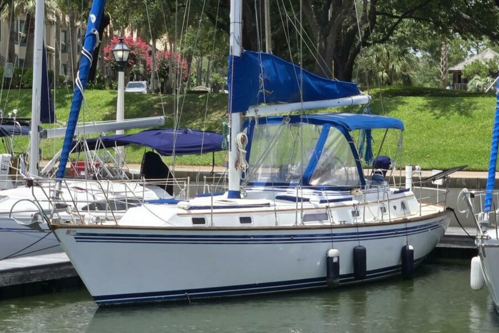 1985 Endeavour 38 CC