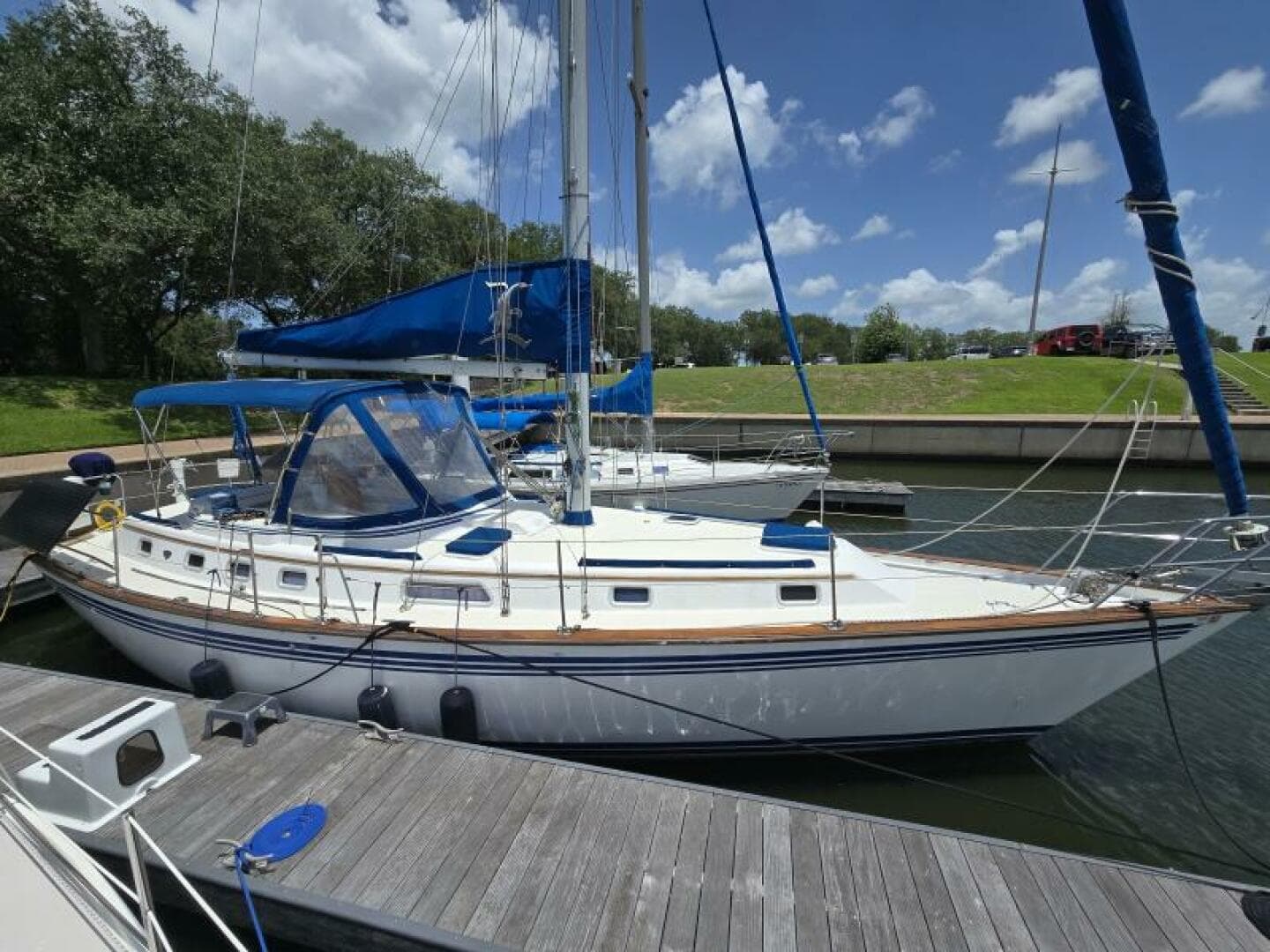 1985 Endeavour 38 CC