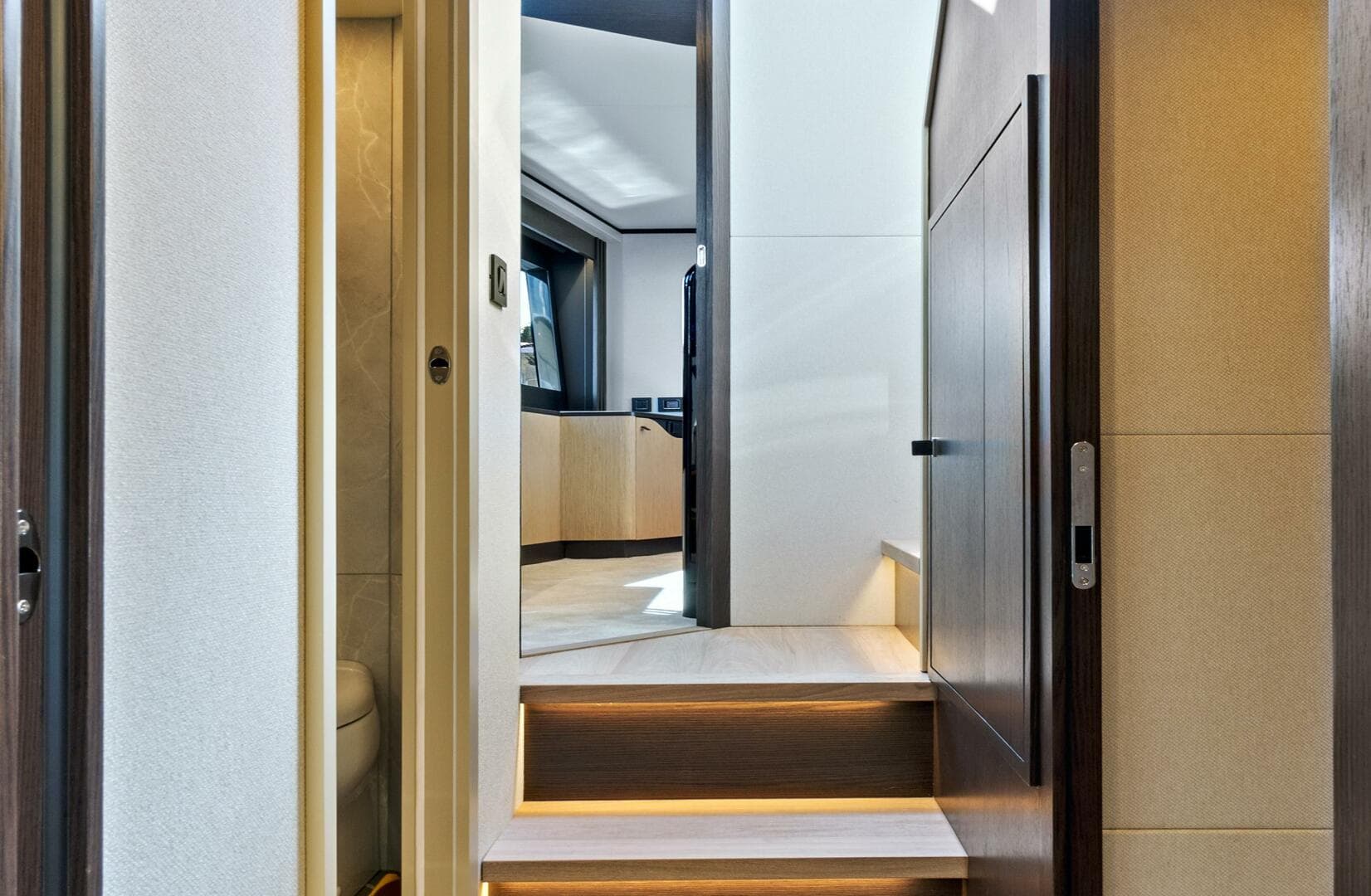 2025 Absolute 52 Fly