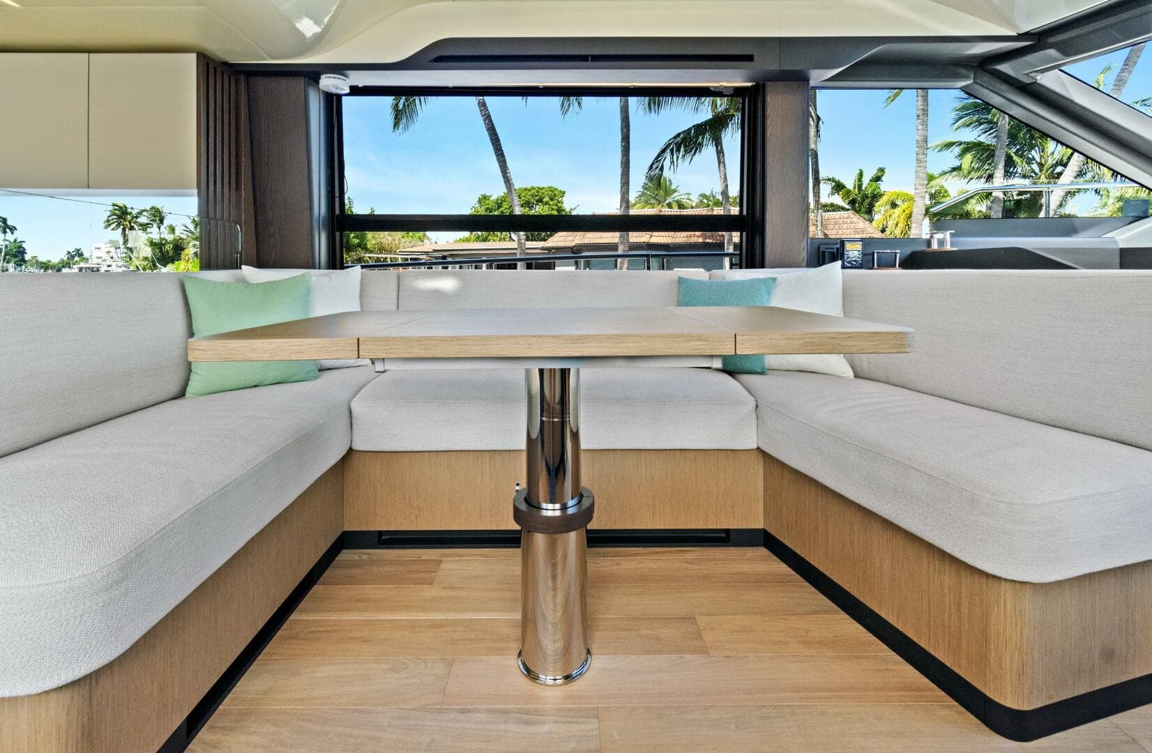 2025 Absolute 52 Fly