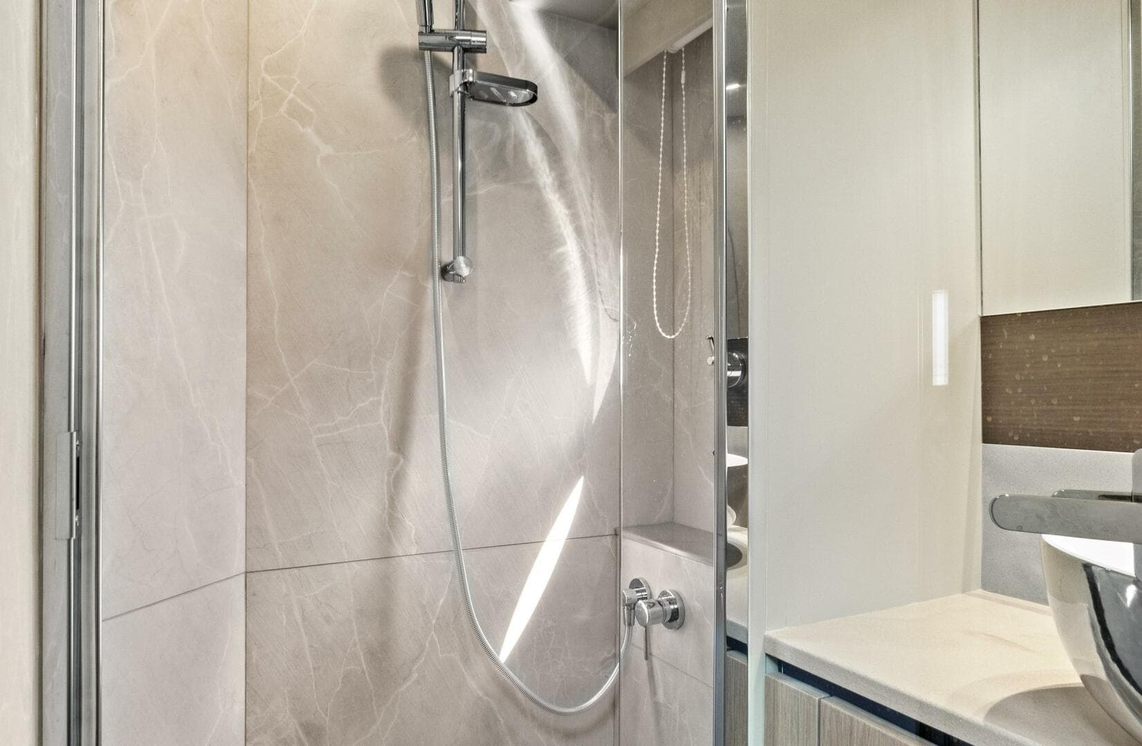 2025 Absolute 52 Fly