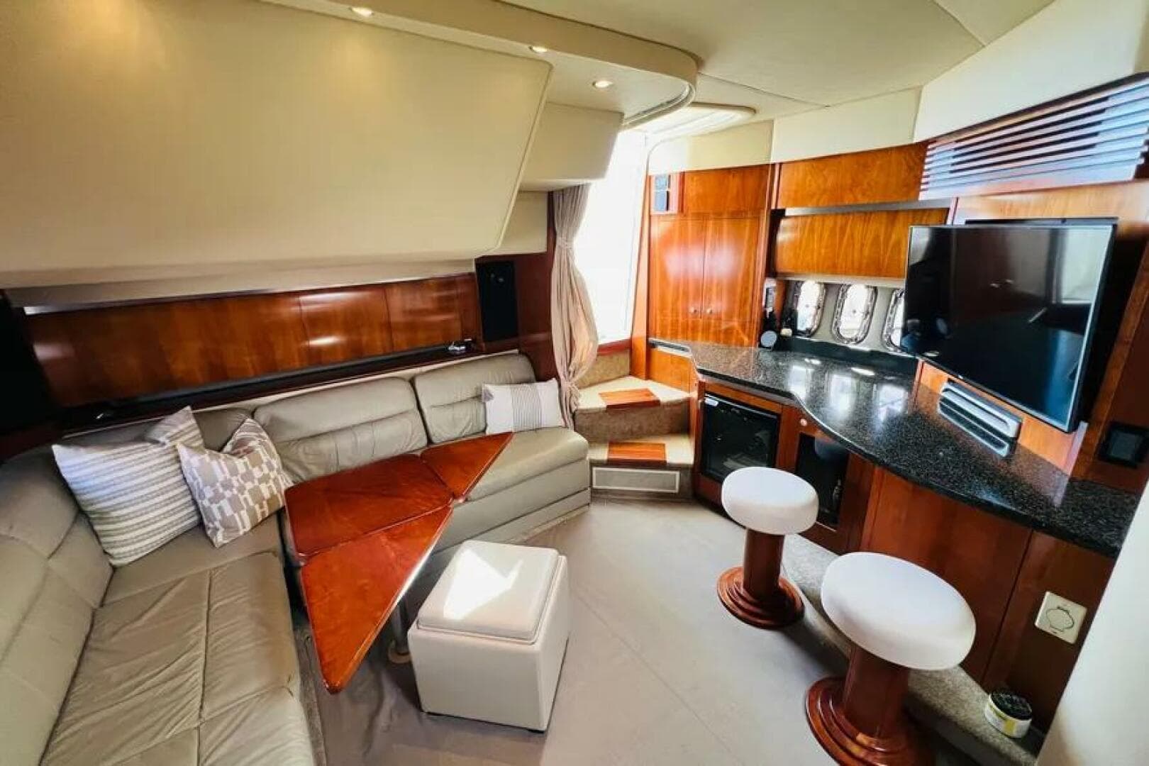 2006 Cruisers Yachts 420 Express