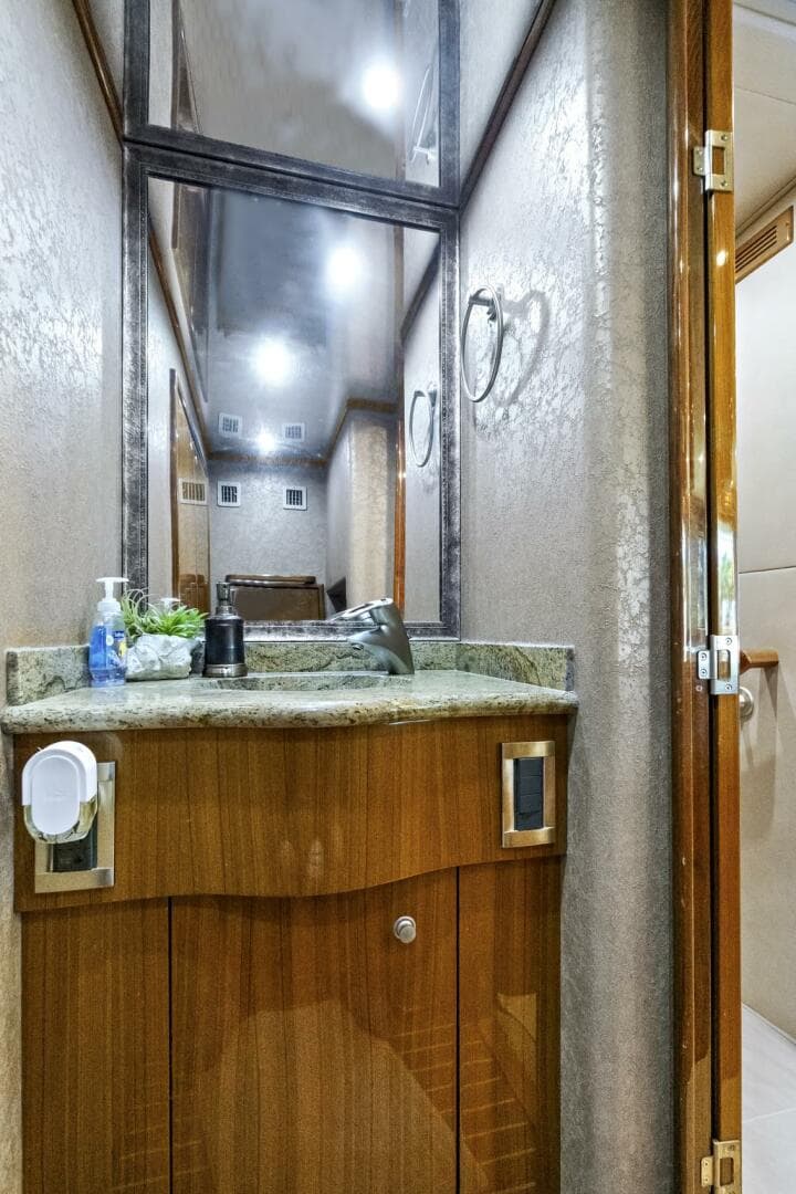 2008 Viking 74 Enclosed Bridge