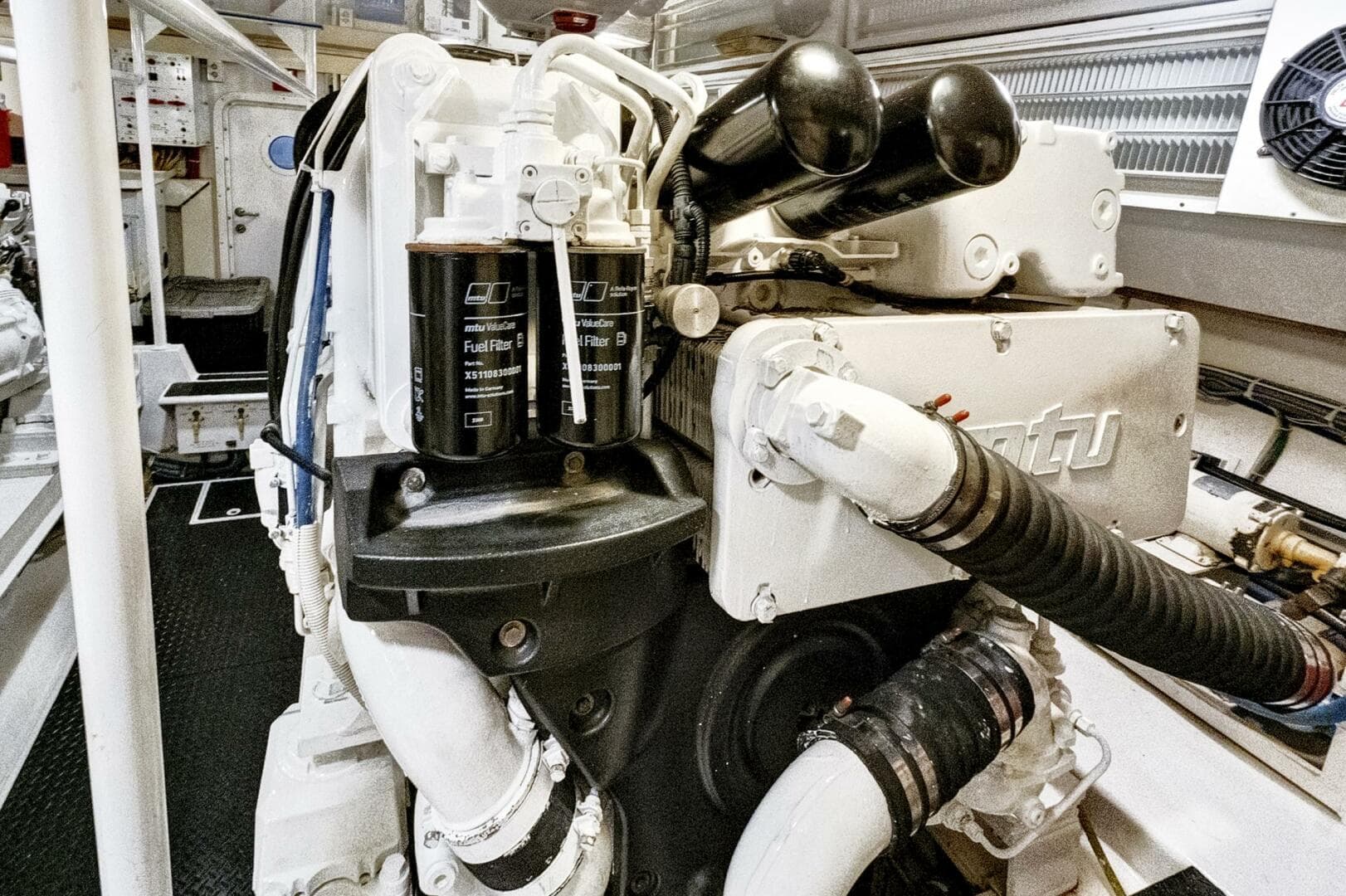 2008 Viking 74 Enclosed Bridge