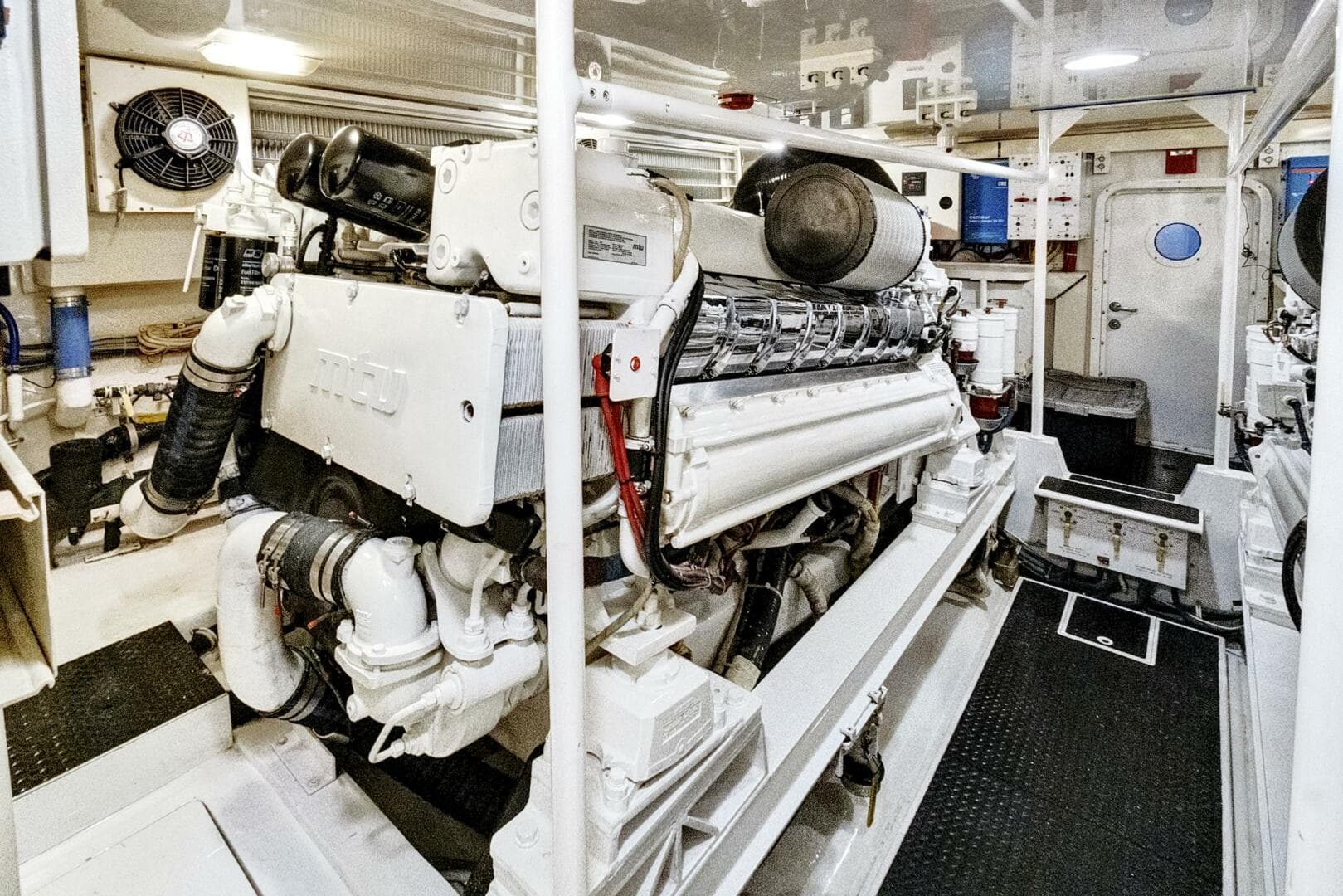 2008 Viking 74 Enclosed Bridge