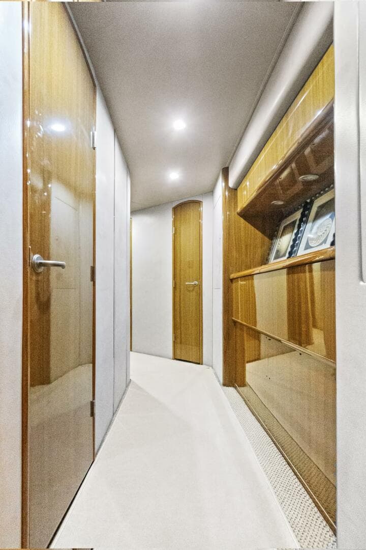 2008 Viking 74 Enclosed Bridge