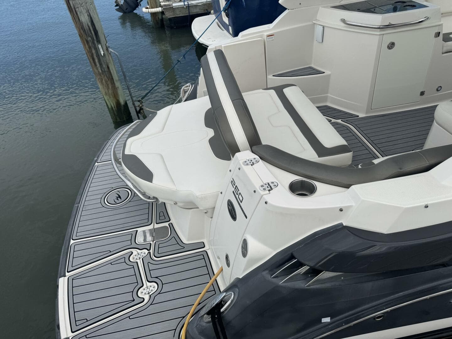 2013 Monterey 260 SCR