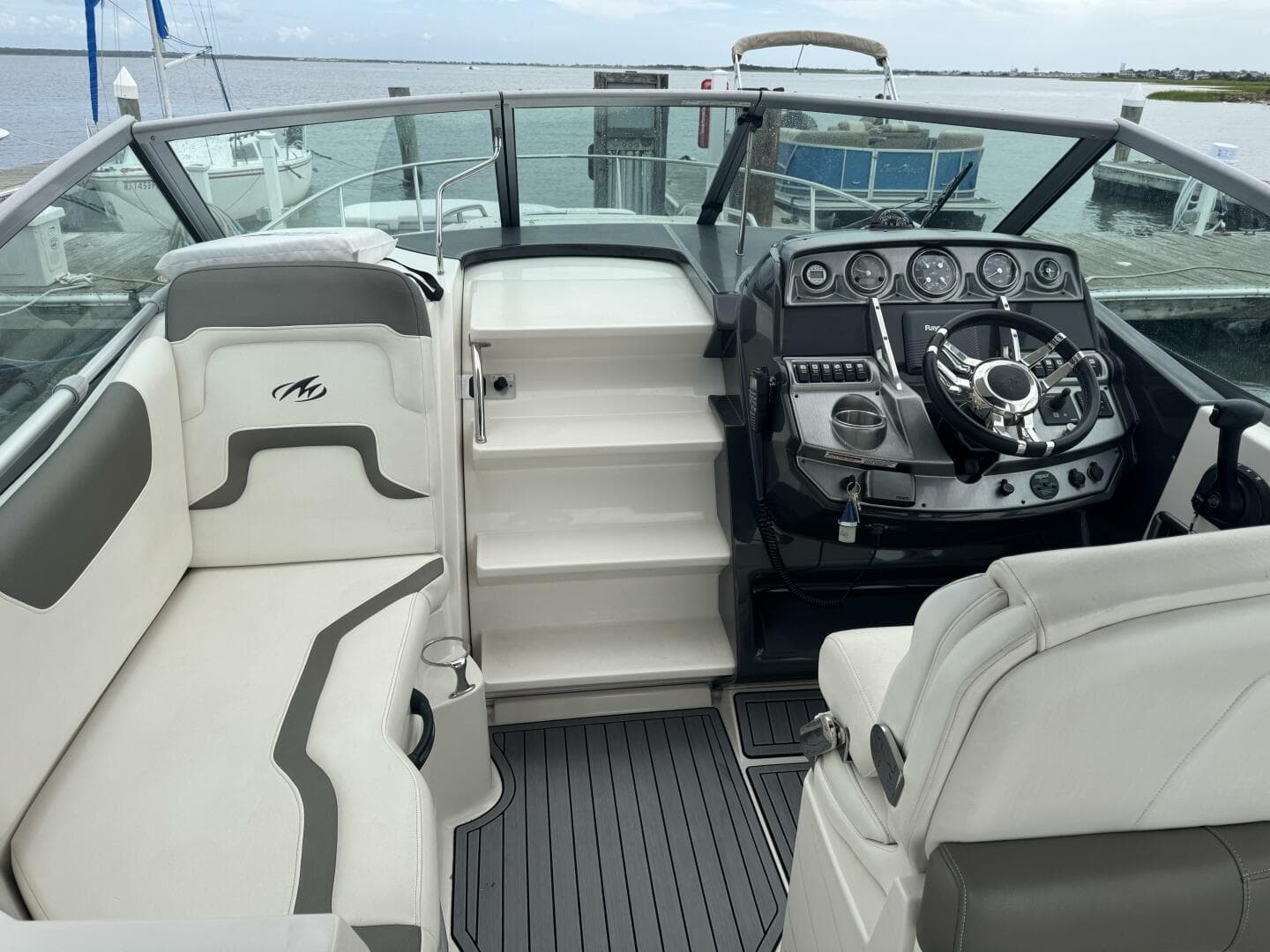 2013 Monterey 260 SCR