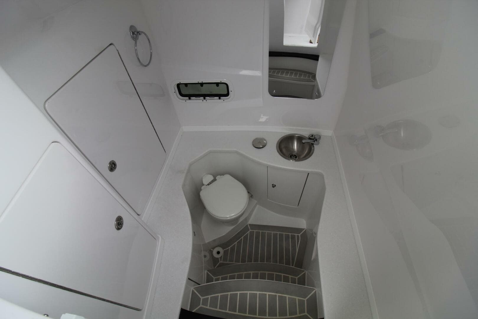 2024 Intrepid Nomad SE