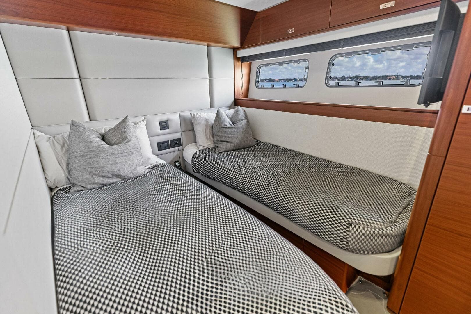 2018 Princess Y75 Motor Yacht