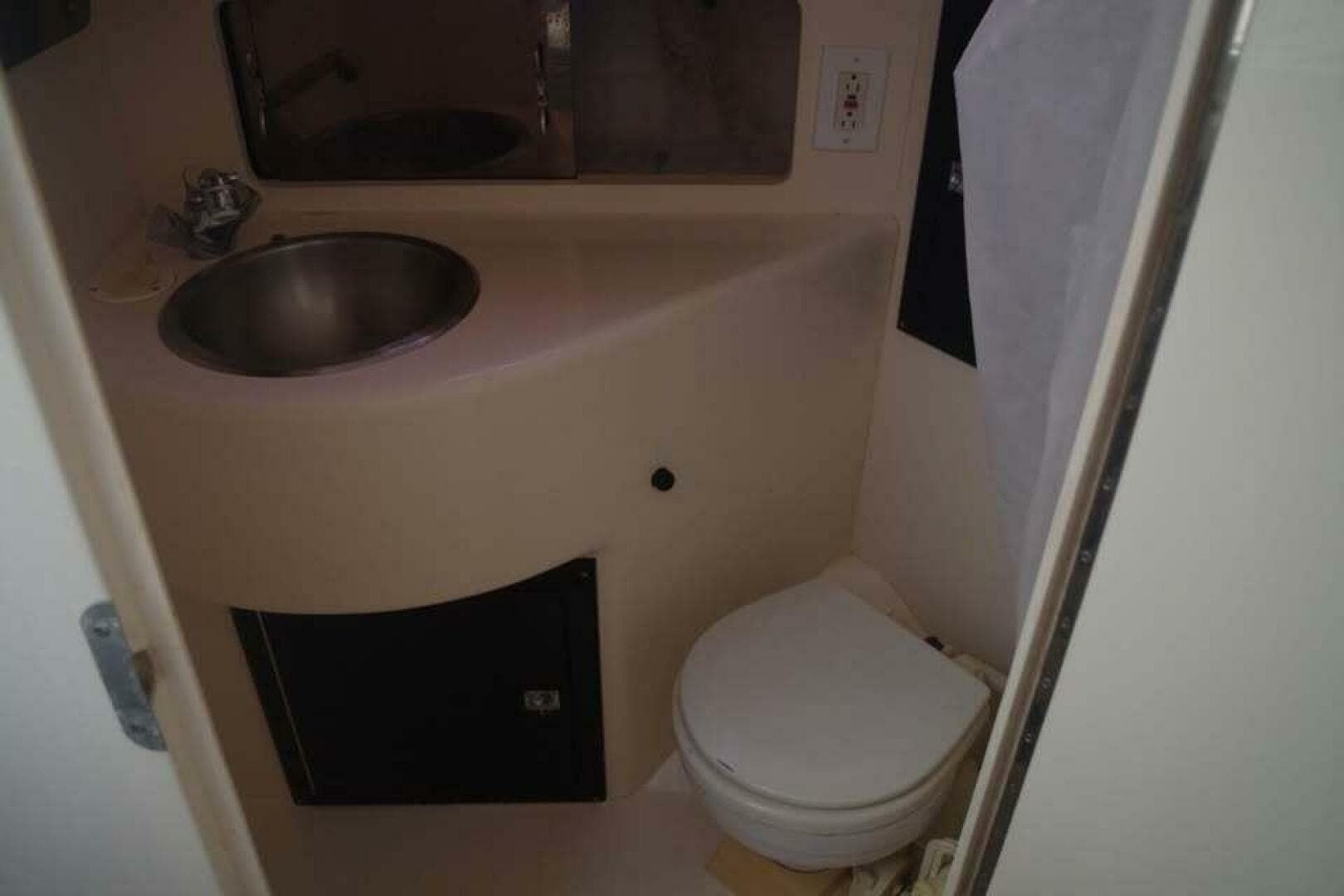 1994 Intrepid 376 Walkaround