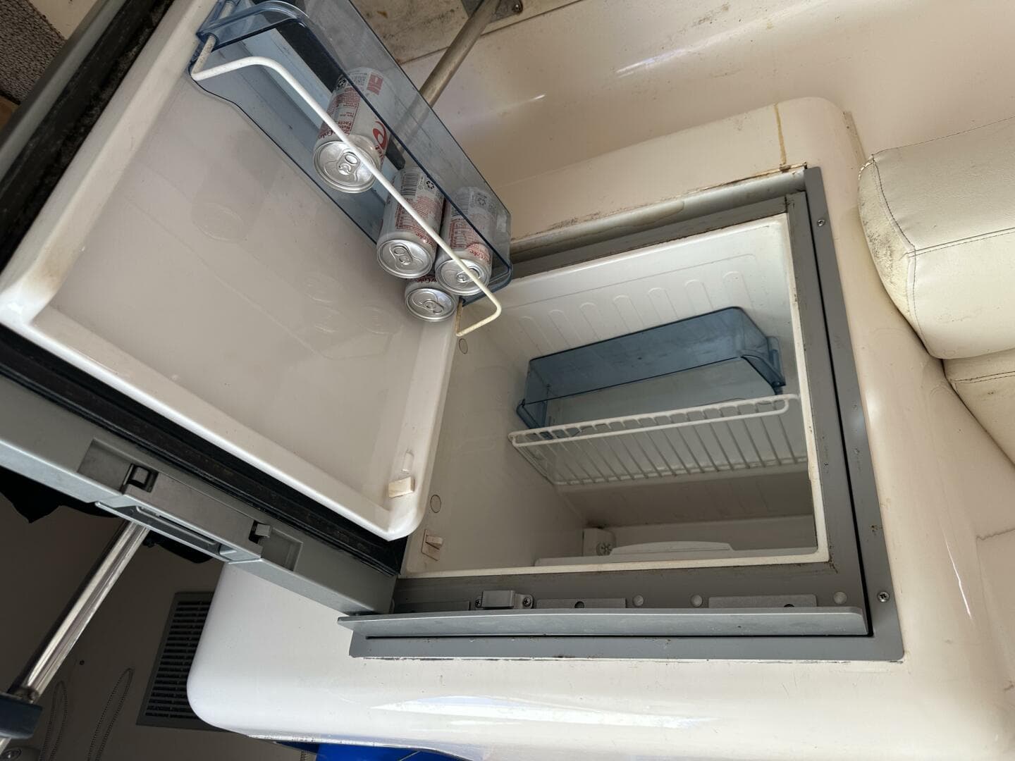 1994 Intrepid 376 Walkaround