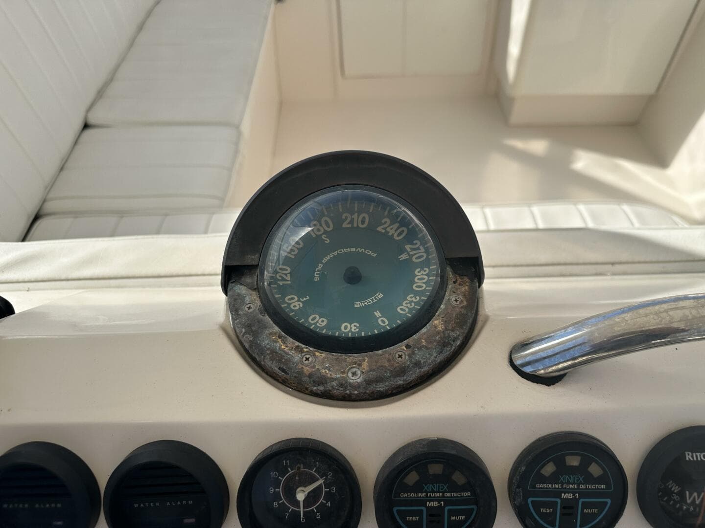 1994 Intrepid 376 Walkaround