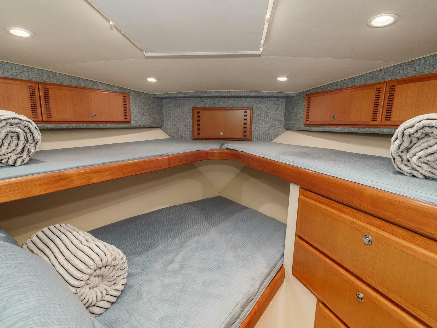 2008 Cabo 38 Express SHOW TIME 